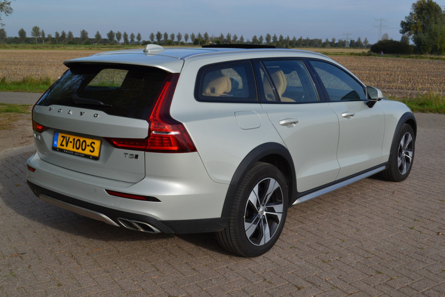 Volvo V60 Cross Country 2.0 T5 AWD Pro Polestar Engineered NW STAAT Volvo V60 Cross Country 2.0 T5 AWD Pro Polestar Engineered NW STAAT