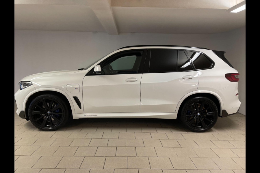BMW X5 XDrive45e High Executive M PAKKET M PERFORMANCE CARBON AIRCO NAVI CRUISE BT STOELVERW LUCHTV 22INCH CAMERA NIEUWSTAAT BMW X5 XDrive45e High Executive M PAKKET M PERFORMANCE CARBON AIRCO NAVI CRUISE BT STOELVERW LUCHTV 22INCH CAMERA NIEUWSTAAT