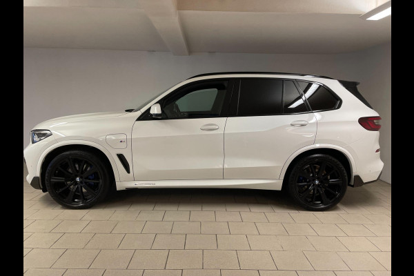 BMW X5 XDrive45e High Executive M PAKKET M PERFORMANCE CARBON AIRCO NAVI CRUISE BT STOELVERW LUCHTV 22INCH CAMERA NIEUWSTAAT BMW X5 XDrive45e High Executive M PAKKET M PERFORMANCE CARBON AIRCO NAVI CRUISE BT STOELVERW LUCHTV 22INCH CAMERA NIEUWSTAAT