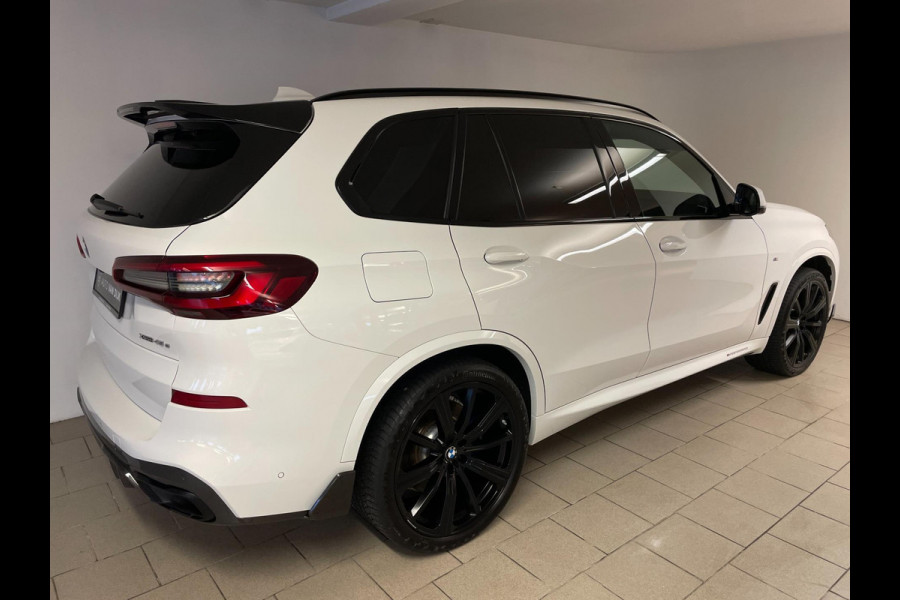 BMW X5 XDrive45e High Executive M PAKKET M PERFORMANCE CARBON AIRCO NAVI CRUISE BT STOELVERW LUCHTV 22INCH CAMERA NIEUWSTAAT BMW X5 XDrive45e High Executive M PAKKET M PERFORMANCE CARBON AIRCO NAVI CRUISE BT STOELVERW LUCHTV 22INCH CAMERA NIEUWSTAAT