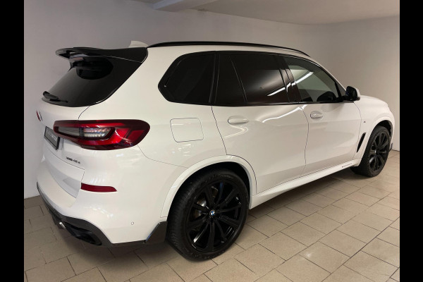 BMW X5 XDrive45e High Executive M PAKKET M PERFORMANCE CARBON AIRCO NAVI CRUISE BT STOELVERW LUCHTV 22INCH CAMERA NIEUWSTAAT BMW X5 XDrive45e High Executive M PAKKET M PERFORMANCE CARBON AIRCO NAVI CRUISE BT STOELVERW LUCHTV 22INCH CAMERA NIEUWSTAAT