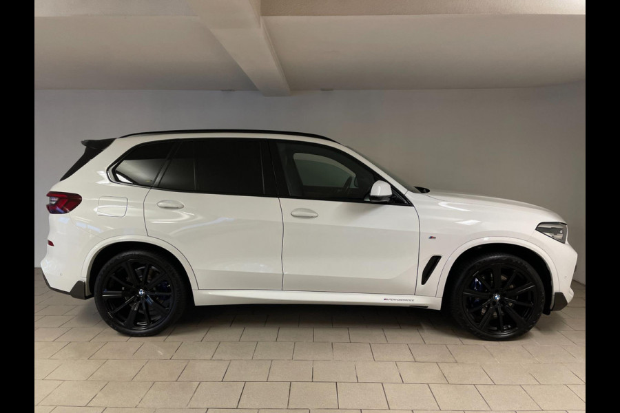 BMW X5 XDrive45e High Executive M PAKKET M PERFORMANCE CARBON AIRCO NAVI CRUISE BT STOELVERW LUCHTV 22INCH CAMERA NIEUWSTAAT BMW X5 XDrive45e High Executive M PAKKET M PERFORMANCE CARBON AIRCO NAVI CRUISE BT STOELVERW LUCHTV 22INCH CAMERA NIEUWSTAAT