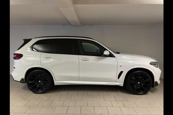 BMW X5 XDrive45e High Executive M PAKKET M PERFORMANCE CARBON AIRCO NAVI CRUISE BT STOELVERW LUCHTV 22INCH CAMERA NIEUWSTAAT BMW X5 XDrive45e High Executive M PAKKET M PERFORMANCE CARBON AIRCO NAVI CRUISE BT STOELVERW LUCHTV 22INCH CAMERA NIEUWSTAAT
