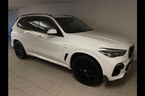 BMW X5 XDrive45e High Executive M PAKKET M PERFORMANCE CARBON AIRCO NAVI CRUISE BT STOELVERW LUCHTV 22INCH CAMERA NIEUWSTAAT BMW X5 XDrive45e High Executive M PAKKET M PERFORMANCE CARBON AIRCO NAVI CRUISE BT STOELVERW LUCHTV 22INCH CAMERA NIEUWSTAAT