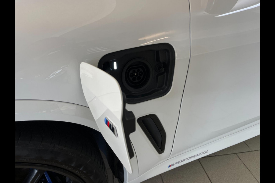 BMW X5 XDrive45e High Executive M PAKKET M PERFORMANCE CARBON AIRCO NAVI CRUISE BT STOELVERW LUCHTV 22INCH CAMERA NIEUWSTAAT BMW X5 XDrive45e High Executive M PAKKET M PERFORMANCE CARBON AIRCO NAVI CRUISE BT STOELVERW LUCHTV 22INCH CAMERA NIEUWSTAAT