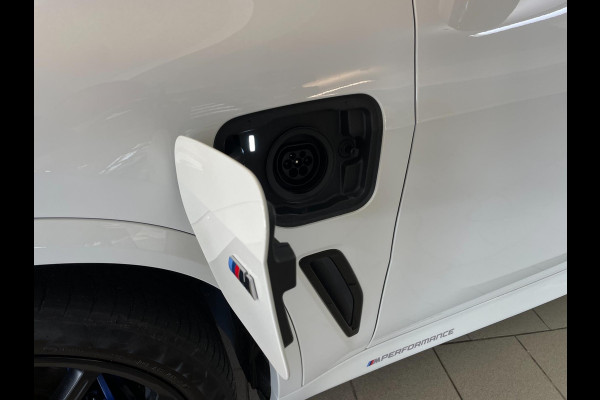 BMW X5 XDrive45e High Executive M PAKKET M PERFORMANCE CARBON AIRCO NAVI CRUISE BT STOELVERW LUCHTV 22INCH CAMERA NIEUWSTAAT BMW X5 XDrive45e High Executive M PAKKET M PERFORMANCE CARBON AIRCO NAVI CRUISE BT STOELVERW LUCHTV 22INCH CAMERA NIEUWSTAAT