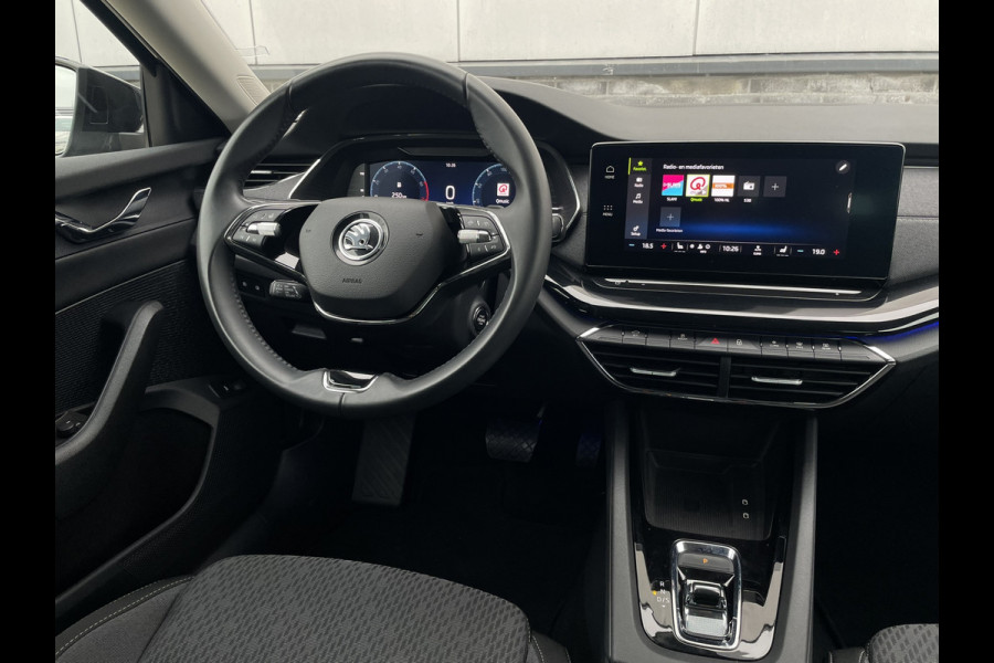 Škoda Octavia Combi 1.5 e-TSI Business Edition | Elek. Trekhaak | Virtual Cockpit | Carplay | LED | Navi Škoda Octavia Combi 1.5 e-TSI Business Edition | Elek. Trekhaak | Virtual Cockpit | Carplay | LED | Navi