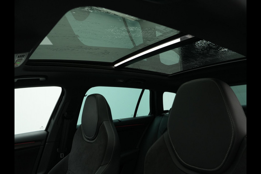Škoda Superb Combi 1.4 TSI iV 204pk Sportline Business Panorama Trekhaak Navigatie Dode hoek ass. 86 Škoda Superb Combi 1.4 TSI iV 204pk Sportline Business Panorama Trekhaak Navigatie Dode hoek ass. 86