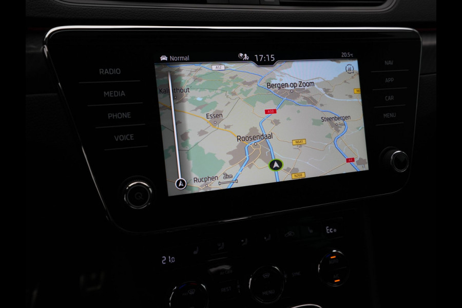 Škoda Superb Combi 1.4 TSI iV 204pk Sportline Business Panorama Trekhaak Navigatie Dode hoek ass. 86 Škoda Superb Combi 1.4 TSI iV 204pk Sportline Business Panorama Trekhaak Navigatie Dode hoek ass. 86