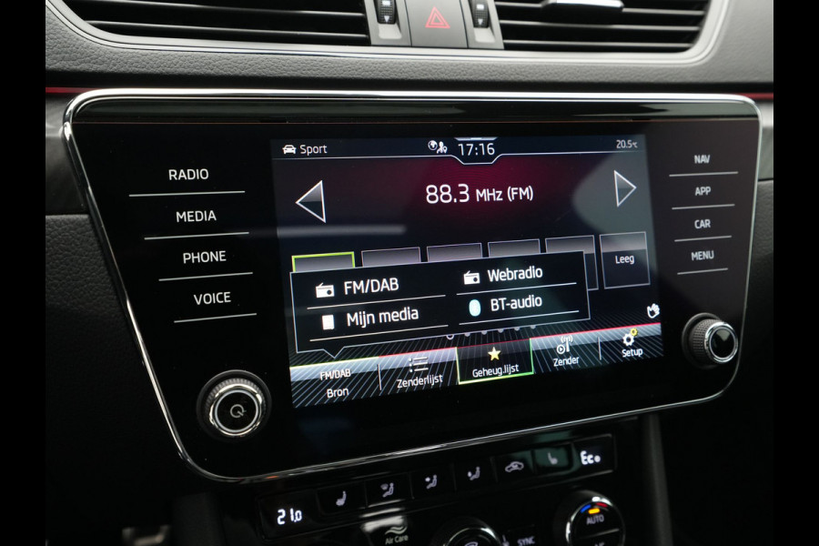 Škoda Superb Combi 1.4 TSI iV 204pk Sportline Business Panorama Trekhaak Navigatie Dode hoek ass. 86 Škoda Superb Combi 1.4 TSI iV 204pk Sportline Business Panorama Trekhaak Navigatie Dode hoek ass. 86