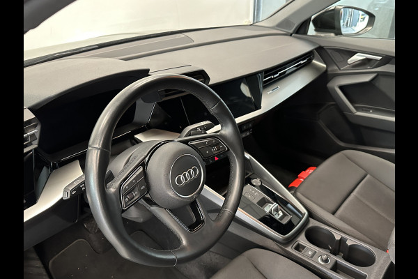 Audi A3 Sportback 35 TFSI S edition S-line Full-led Navigatie CruiseControl 18LMV Audi A3 Sportback 35 TFSI S edition S-line Full-led Navigatie CruiseControl 18LMV