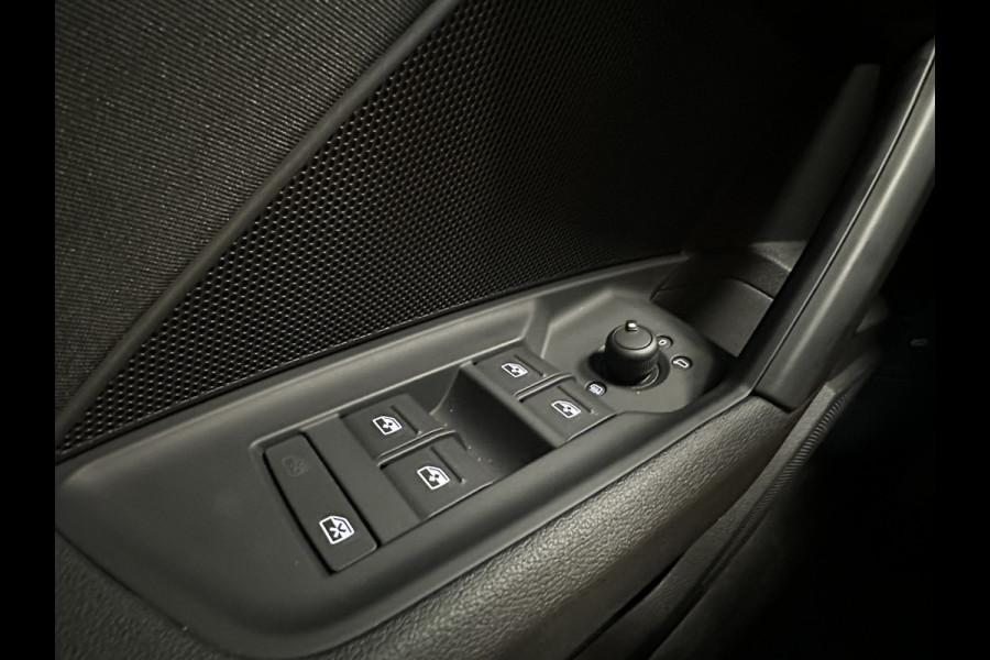 Audi A3 Sportback 35 TFSI S edition S-line Full-led Navigatie CruiseControl 18LMV Audi A3 Sportback 35 TFSI S edition S-line Full-led Navigatie CruiseControl 18LMV