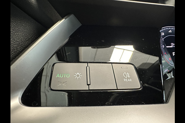 Audi A3 Sportback 35 TFSI S edition S-line Full-led Navigatie CruiseControl 18LMV Audi A3 Sportback 35 TFSI S edition S-line Full-led Navigatie CruiseControl 18LMV