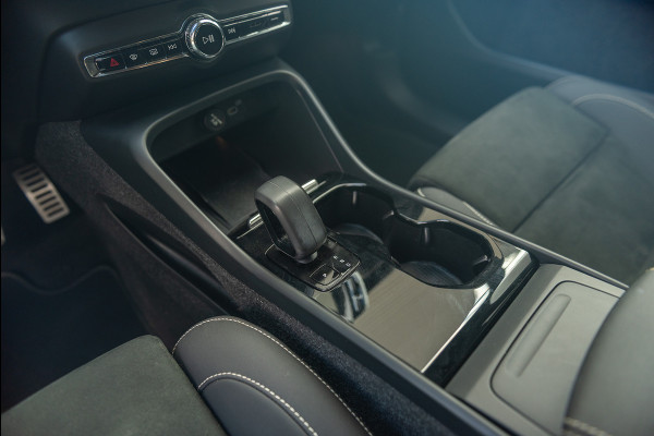 Volvo XC40 Recharge Aut. R-Design Stoelverwarming Standkachel 231pk
