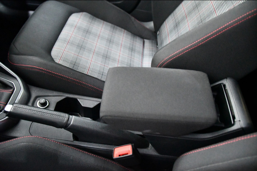 Volkswagen Polo 2.0 TSI GTI PANO IQ light Lane assist ACC