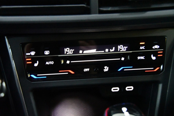 Volkswagen Polo 2.0 TSI GTI PANO IQ light Lane assist ACC