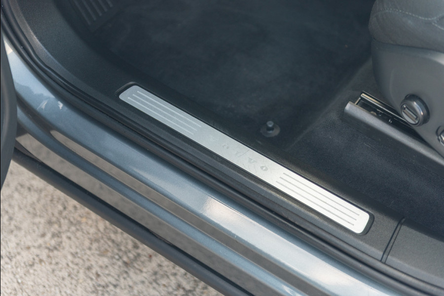 Volvo XC60 D4 Aut. Parkeercamera Stoelverwawrming ACC 190pk