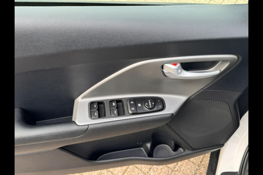 Kia Niro 1.6 GDi Hybrid DynamicLine Automaat Adaptive Cruise Climate control Apple / Android Navigatie Kia Niro 1.6 GDi Hybrid DynamicLine Automaat Adaptive Cruise Climate control Apple / Android Navigatie