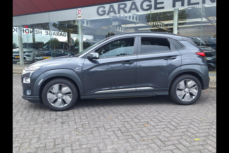 Hyundai Kona EV Premium Sky 64 kWh | 3 Fase | Warmtepomp | Leder | Schuifdak | occasion Hyundai Kona EV Premium Sky 64 kWh | 3 Fase | Warmtepomp | Leder | Schuifdak | occasion