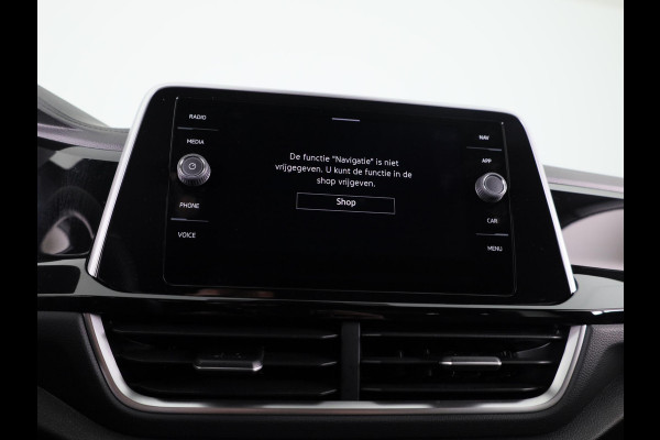 Volkswagen T-Roc 1.5 TSI R-Line 150 pk Automaat (DSG) | Private lease vanaf € 591,- pm | Verlengde garantie | Navigatie via App | Parkeersensoren (Park assist) | Achteruitrijcamera | Keyless | R-Line |