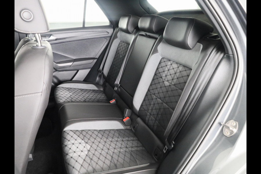 Volkswagen T-Roc 1.5 TSI R-Line 150 pk Automaat (DSG) | Private lease vanaf € 591,- pm | Verlengde garantie | Navigatie via App | Parkeersensoren (Park assist) | Achteruitrijcamera | Keyless | R-Line |