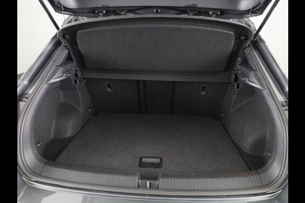 Volkswagen T-Roc 1.5 TSI R-Line 150 pk Automaat (DSG) | Private lease vanaf € 591,- pm | Verlengde garantie | Navigatie via App | Parkeersensoren (Park assist) | Achteruitrijcamera | Keyless | R-Line |