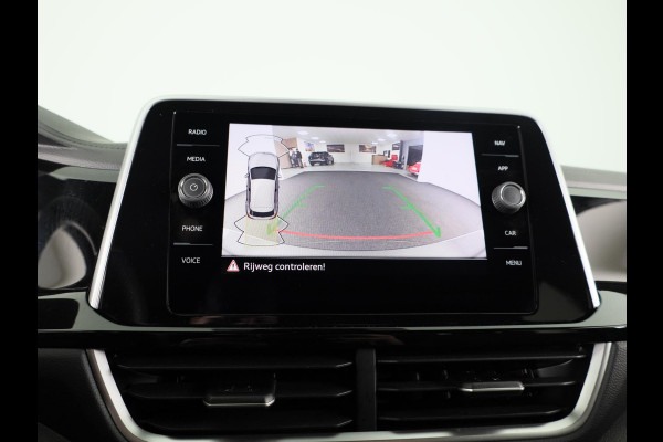 Volkswagen T-Roc 1.5 TSI R-Line 150 pk Automaat (DSG) | Private lease vanaf € 591,- pm | Verlengde garantie | Navigatie via App | Parkeersensoren (Park assist) | Achteruitrijcamera | Keyless | R-Line |