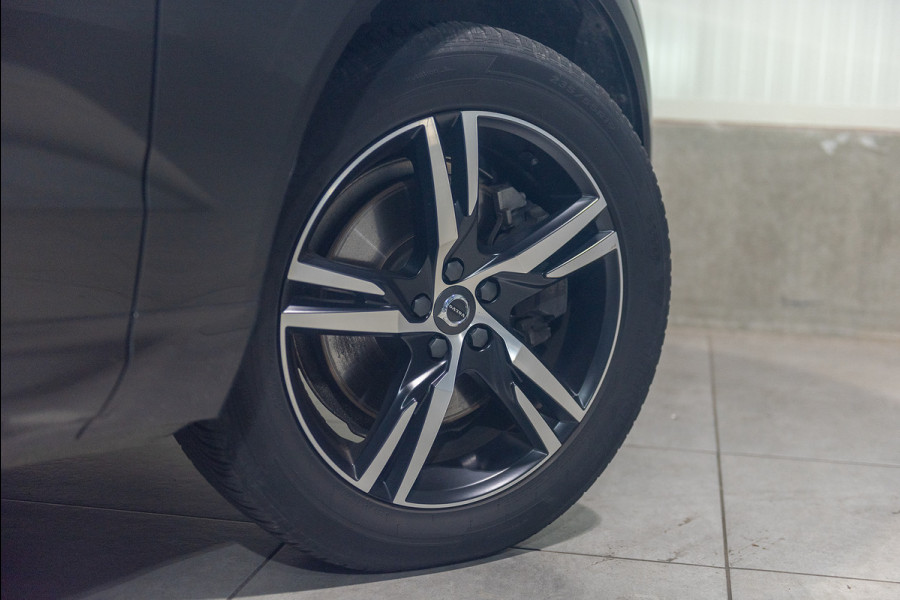 Volvo XC60 B4 DSL Aut. AWD R-Design Leder ACC Stoelverwarming Parkeercamera 197pk