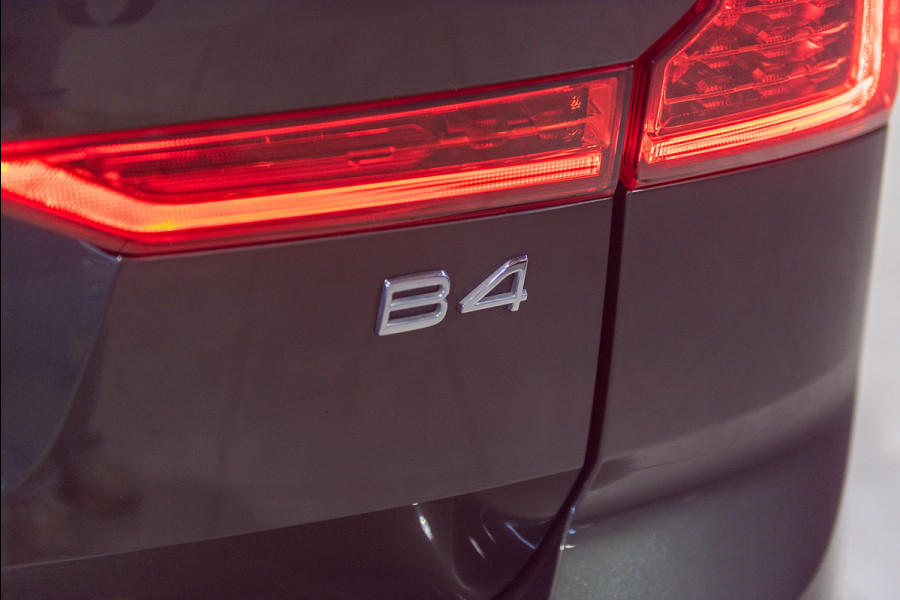 Volvo XC60 B4 DSL Aut. AWD R-Design Leder ACC Stoelverwarming Parkeercamera 197pk