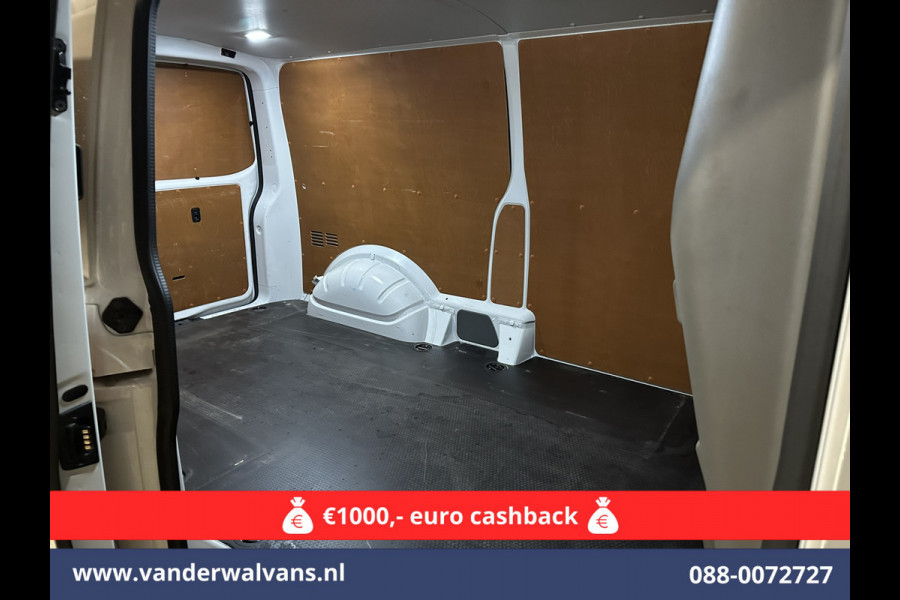 Volkswagen Transporter 2.0 TDI 150pk L2H1 Euro6 Airco | 2500kg Trekhaak | Apple Carplay | Android Auto Parkeersensoren, Cruisecontrol Volkswagen Transporter 2.0 TDI 150pk L2H1 Euro6 Airco | 2500kg Trekhaak | Apple Carplay | Android Auto Parkeersensoren, Cruisecontrol
