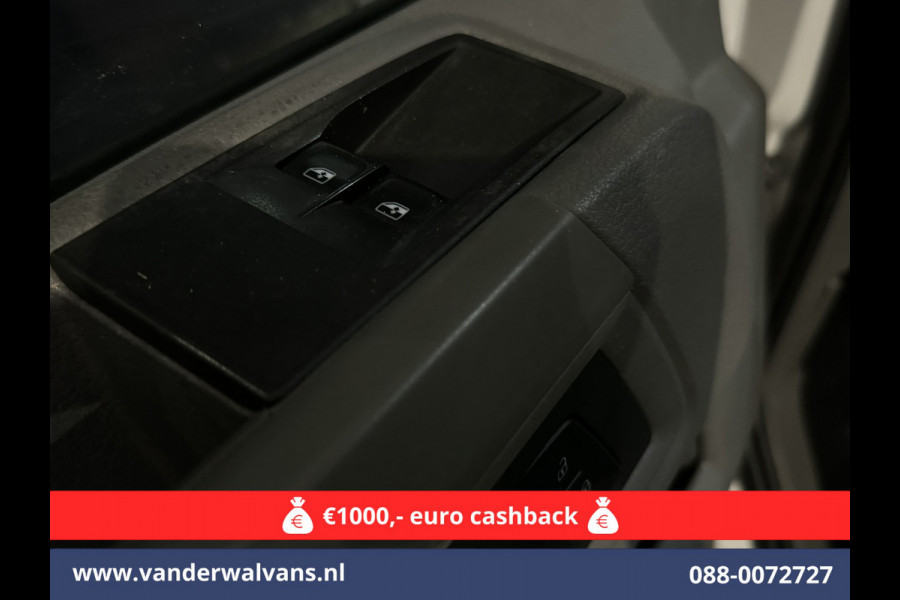 Volkswagen Crafter 2.0 TDI 140pk L3H3 L2H2 Euro6 Airco | Camera | Apple Carplay | Android Auto Bijrijdersbank, 3000kg trekvermogen Volkswagen Crafter 2.0 TDI 140pk L3H3 L2H2 Euro6 Airco | Camera | Apple Carplay | Android Auto Bijrijdersbank, 3000kg trekvermogen