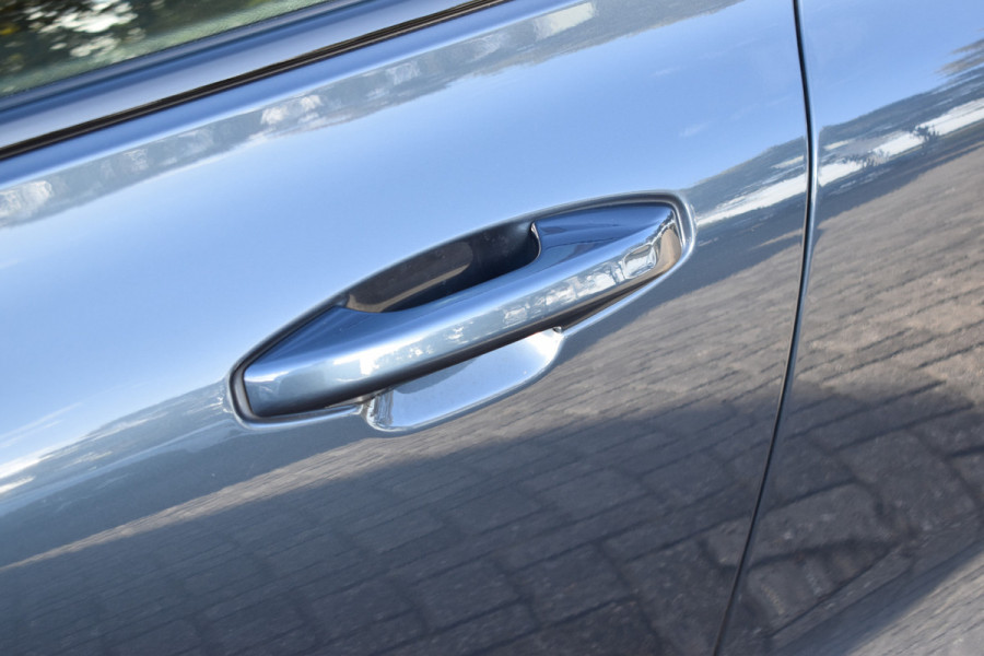 Volvo V60 T6 350PK Plug-in hybrid AWD Plus Dark | 360 Camera | H&K | Blis | ACC | Stoelverwarming | Leder Volvo V60 T6 350PK Plug-in hybrid AWD Plus Dark | 360 Camera | H&K | Blis | ACC | Stoelverwarming | Leder