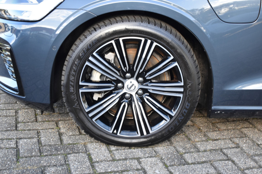 Volvo V60 T6 350PK Plug-in hybrid AWD Plus Dark | 360 Camera | H&K | Blis | ACC | Stoelverwarming | Leder Volvo V60 T6 350PK Plug-in hybrid AWD Plus Dark | 360 Camera | H&K | Blis | ACC | Stoelverwarming | Leder