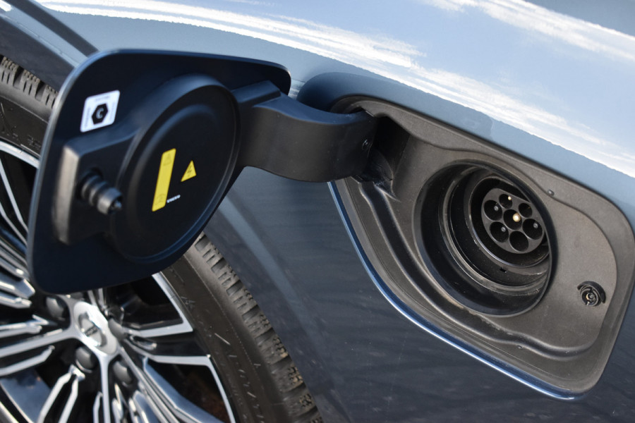 Volvo V60 T6 350PK Plug-in hybrid AWD Plus Dark | 360 Camera | H&K | Blis | ACC | Stoelverwarming | Leder Volvo V60 T6 350PK Plug-in hybrid AWD Plus Dark | 360 Camera | H&K | Blis | ACC | Stoelverwarming | Leder