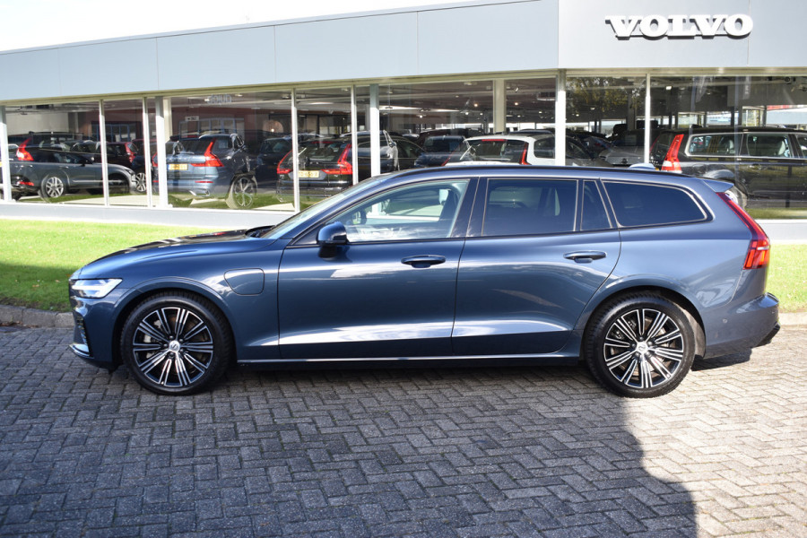 Volvo V60 T6 350PK Plug-in hybrid AWD Plus Dark | 360 Camera | H&K | Blis | ACC | Stoelverwarming | Leder Volvo V60 T6 350PK Plug-in hybrid AWD Plus Dark | 360 Camera | H&K | Blis | ACC | Stoelverwarming | Leder