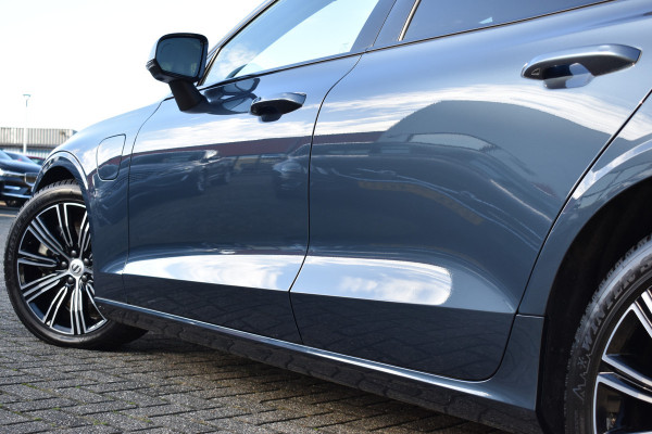 Volvo V60 T6 350PK Plug-in hybrid AWD Plus Dark | 360 Camera | H&K | Blis | ACC | Stoelverwarming | Leder Volvo V60 T6 350PK Plug-in hybrid AWD Plus Dark | 360 Camera | H&K | Blis | ACC | Stoelverwarming | Leder