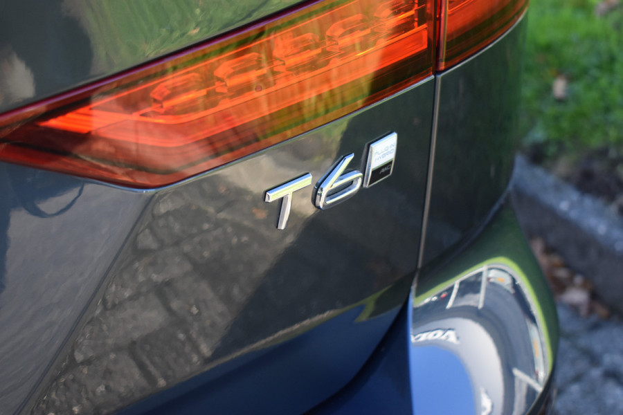 Volvo V60 T6 350PK Plug-in hybrid AWD Plus Dark | 360 Camera | H&K | Blis | ACC | Stoelverwarming | Leder Volvo V60 T6 350PK Plug-in hybrid AWD Plus Dark | 360 Camera | H&K | Blis | ACC | Stoelverwarming | Leder