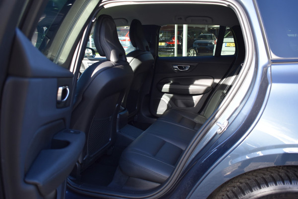 Volvo V60 T6 350PK Plug-in hybrid AWD Plus Dark | 360 Camera | H&K | Blis | ACC | Stoelverwarming | Leder Volvo V60 T6 350PK Plug-in hybrid AWD Plus Dark | 360 Camera | H&K | Blis | ACC | Stoelverwarming | Leder