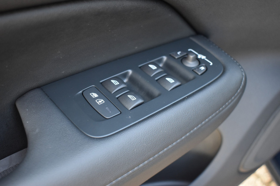 Volvo V60 T6 350PK Plug-in hybrid AWD Plus Dark | 360 Camera | H&K | Blis | ACC | Stoelverwarming | Leder Volvo V60 T6 350PK Plug-in hybrid AWD Plus Dark | 360 Camera | H&K | Blis | ACC | Stoelverwarming | Leder