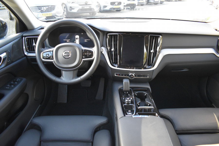 Volvo V60 T6 350PK Plug-in hybrid AWD Plus Dark | 360 Camera | H&K | Blis | ACC | Stoelverwarming | Leder Volvo V60 T6 350PK Plug-in hybrid AWD Plus Dark | 360 Camera | H&K | Blis | ACC | Stoelverwarming | Leder