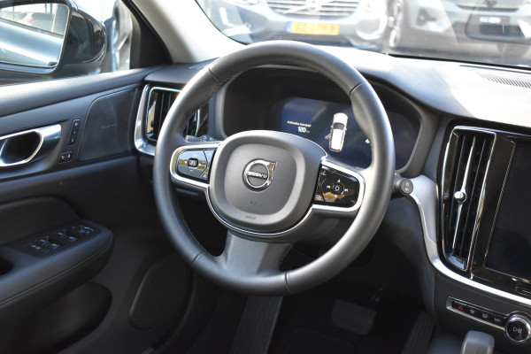 Volvo V60 T6 350PK Plug-in hybrid AWD Plus Dark | 360 Camera | H&K | Blis | ACC | Stoelverwarming | Leder Volvo V60 T6 350PK Plug-in hybrid AWD Plus Dark | 360 Camera | H&K | Blis | ACC | Stoelverwarming | Leder