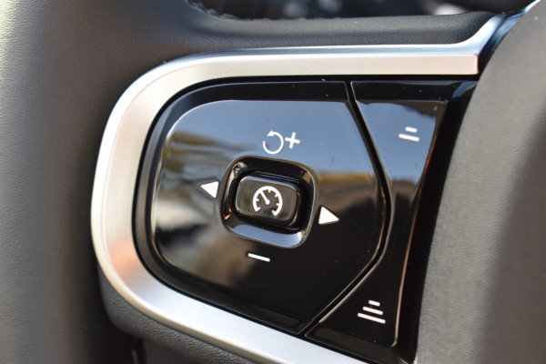 Volvo V60 T6 350PK Plug-in hybrid AWD Plus Dark | 360 Camera | H&K | Blis | ACC | Stoelverwarming | Leder Volvo V60 T6 350PK Plug-in hybrid AWD Plus Dark | 360 Camera | H&K | Blis | ACC | Stoelverwarming | Leder