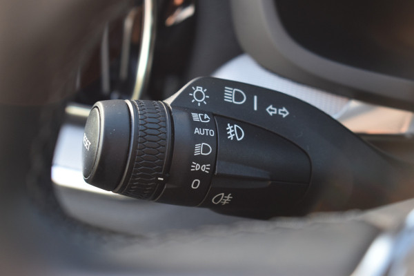 Volvo V60 T6 350PK Plug-in hybrid AWD Plus Dark | 360 Camera | H&K | Blis | ACC | Stoelverwarming | Leder Volvo V60 T6 350PK Plug-in hybrid AWD Plus Dark | 360 Camera | H&K | Blis | ACC | Stoelverwarming | Leder