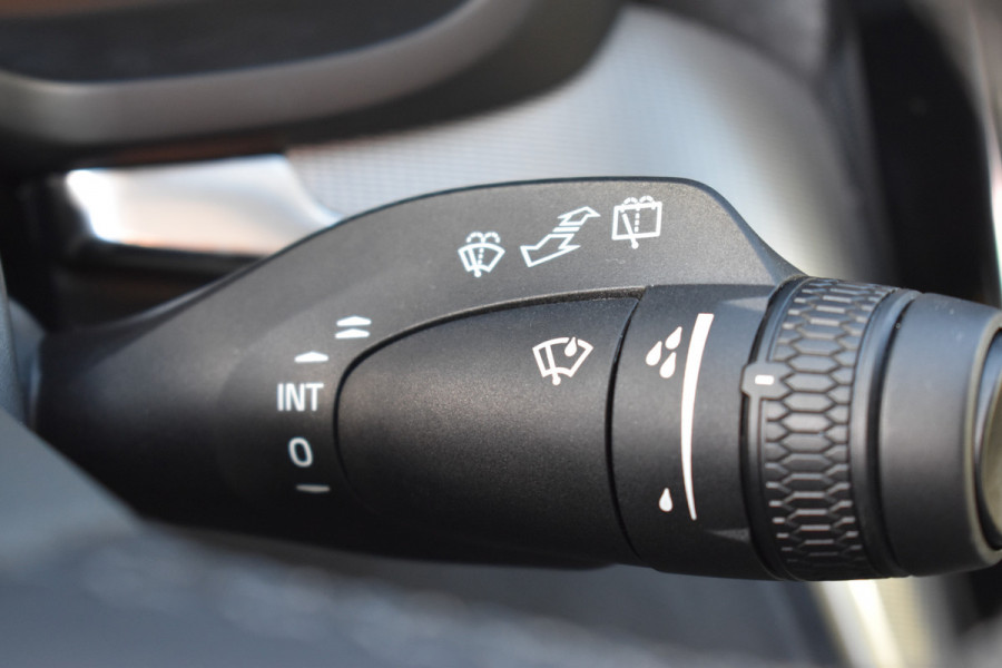Volvo V60 T6 350PK Plug-in hybrid AWD Plus Dark | 360 Camera | H&K | Blis | ACC | Stoelverwarming | Leder Volvo V60 T6 350PK Plug-in hybrid AWD Plus Dark | 360 Camera | H&K | Blis | ACC | Stoelverwarming | Leder