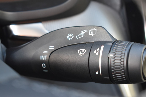 Volvo V60 T6 350PK Plug-in hybrid AWD Plus Dark | 360 Camera | H&K | Blis | ACC | Stoelverwarming | Leder Volvo V60 T6 350PK Plug-in hybrid AWD Plus Dark | 360 Camera | H&K | Blis | ACC | Stoelverwarming | Leder