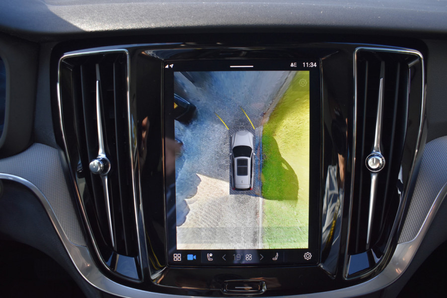 Volvo V60 T6 350PK Plug-in hybrid AWD Plus Dark | 360 Camera | H&K | Blis | ACC | Stoelverwarming | Leder Volvo V60 T6 350PK Plug-in hybrid AWD Plus Dark | 360 Camera | H&K | Blis | ACC | Stoelverwarming | Leder