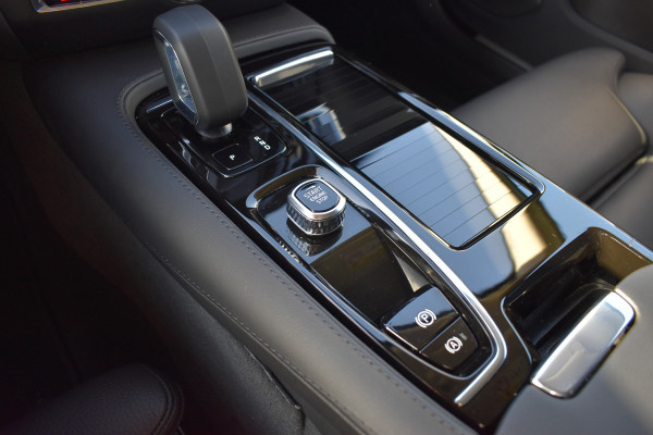Volvo V60 T6 350PK Plug-in hybrid AWD Plus Dark | 360 Camera | H&K | Blis | ACC | Stoelverwarming | Leder Volvo V60 T6 350PK Plug-in hybrid AWD Plus Dark | 360 Camera | H&K | Blis | ACC | Stoelverwarming | Leder