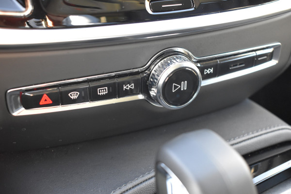 Volvo V60 T6 350PK Plug-in hybrid AWD Plus Dark | 360 Camera | H&K | Blis | ACC | Stoelverwarming | Leder Volvo V60 T6 350PK Plug-in hybrid AWD Plus Dark | 360 Camera | H&K | Blis | ACC | Stoelverwarming | Leder