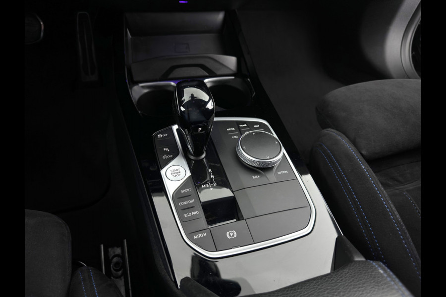 BMW 1-serie M135i xDrive M-Sportpack High Executive Aut. *ALCANTARA-MICROFIBRE | FULL-LED | HEATED-SPORTSEATS | SHIFT-PADDLES | DIGI-COCKPIT | HEAD-UP | NAVI-FULLMAP | DAB+ | PRIVACY-GLASS | AMBIENT-LIGHT | CARBON-INLAY | CARPLAY | 19''ALU* BMW 1-serie M135i xDrive M-Sportpack High Executive Aut. *ALCANTARA-MICROFIBRE | FULL-LED | HEATED-SPORTSEATS | SHIFT-PADDLES | DIGI-COCKPIT | HEAD-UP | NAVI-FULLMAP | DAB+ | PRIVACY-GLASS | AMBIENT-LIGHT | CARBON-INLAY | CARPLAY | 19''ALU*
