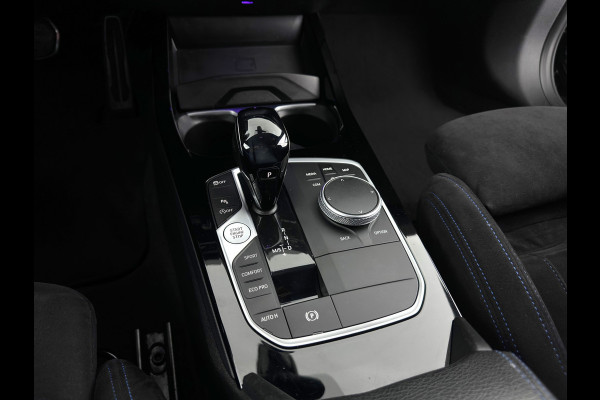 BMW 1-serie M135i xDrive M-Sportpack High Executive Aut. *ALCANTARA-MICROFIBRE | FULL-LED | HEATED-SPORTSEATS | SHIFT-PADDLES | DIGI-COCKPIT | HEAD-UP | NAVI-FULLMAP | DAB+ | PRIVACY-GLASS | AMBIENT-LIGHT | CARBON-INLAY | CARPLAY | 19''ALU* BMW 1-serie M135i xDrive M-Sportpack High Executive Aut. *ALCANTARA-MICROFIBRE | FULL-LED | HEATED-SPORTSEATS | SHIFT-PADDLES | DIGI-COCKPIT | HEAD-UP | NAVI-FULLMAP | DAB+ | PRIVACY-GLASS | AMBIENT-LIGHT | CARBON-INLAY | CARPLAY | 19''ALU*